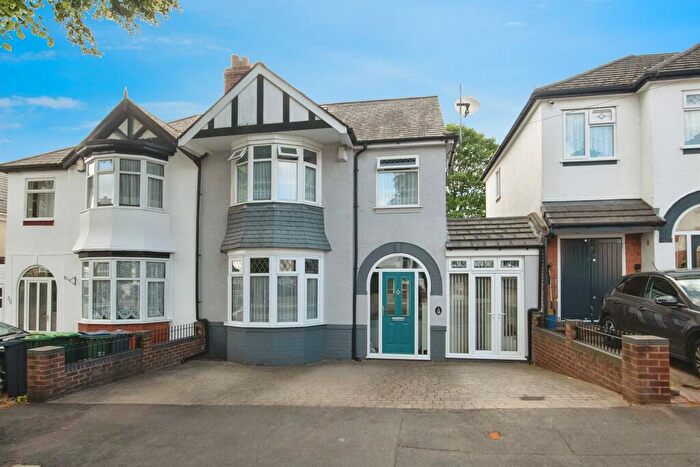 4 Bedroom Semi-Detached House For Sale In Charlemont Avenue, West Bromwich, B71