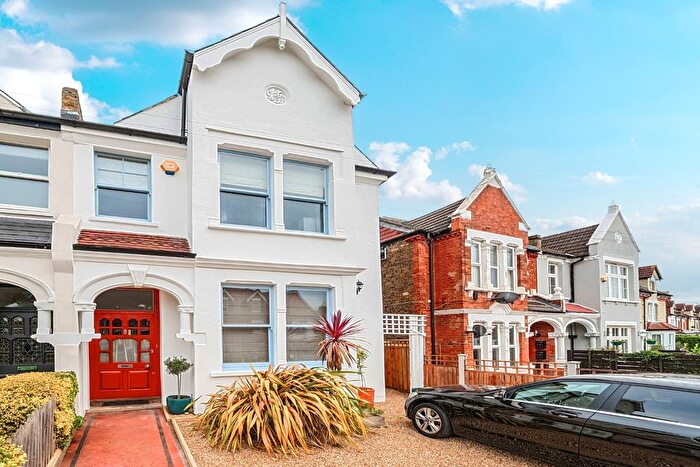 5 Bedroom Semi-Detached House For Sale In Gleneldon Road, Streatham, London, SW16