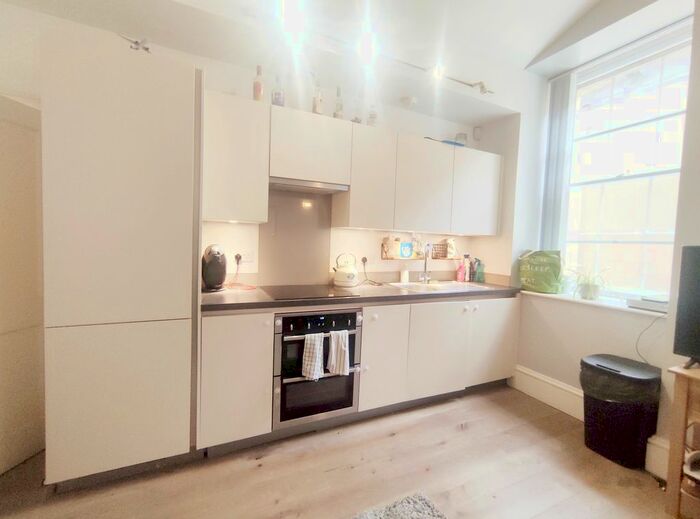2 Bedroom Flat To Rent In Guinea Street, Bristol, BS1
