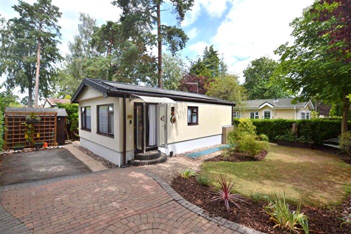 2 Bedroom Mobile Home For Sale In Woodland Rise, Grange Estate, Church Crookham, Fleet, GU52
