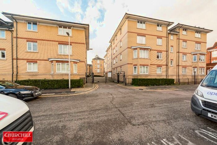 2 Bedroom Apartment To Rent In Alveston Square, London, E18