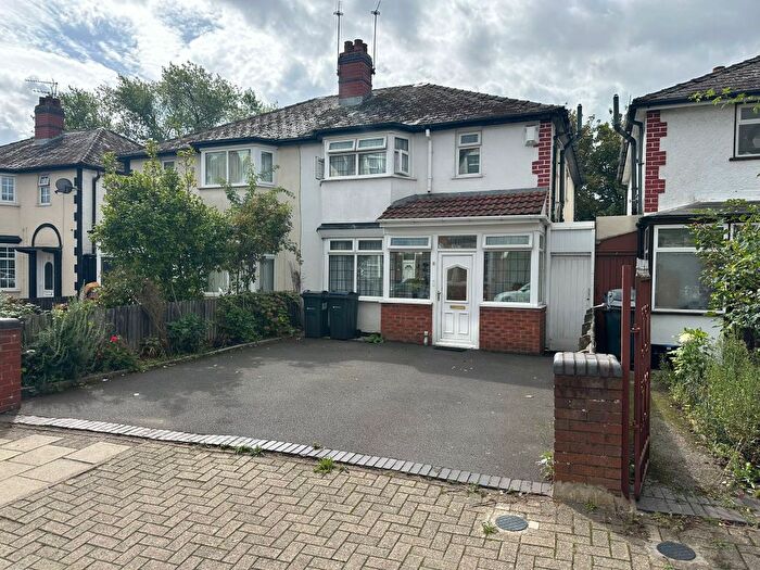 3 Bedroom Semi Detached House To Rent In Vicarage Road, Birmingham, B18