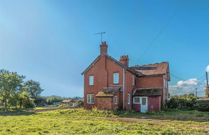3 Bedroom Semi-Detached House For Sale In Hillcommon, Taunton, TA4