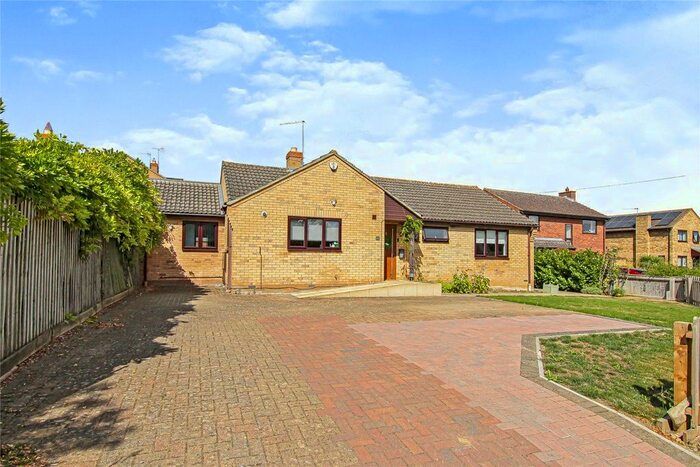 3 Bedroom Bungalow For Sale In Narrow Lane, Histon, Cambridge, CB24