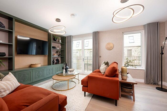 3 Bedroom Terraced House For Sale In Eddington Avenue, Cambridge, CB3