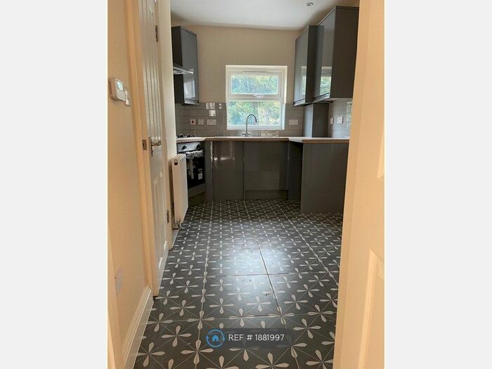 2 Bedroom Flat To Rent In Lower Range Road, Gravesend, DA12