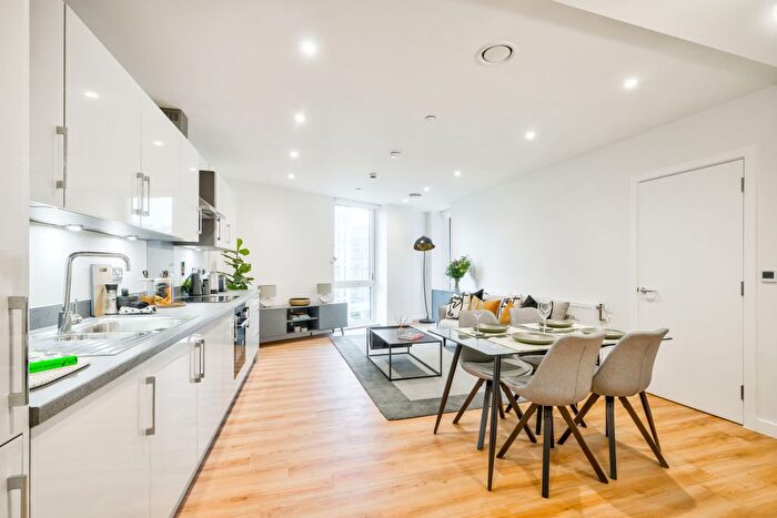 2 Bedroom Flat For Sale In Cherry Orchard Road, Croydon, CR0