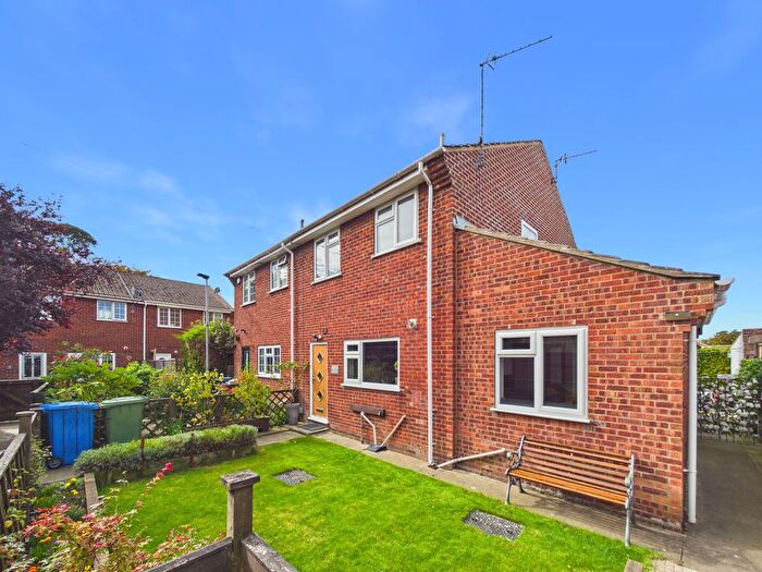 3 Bedroom Semi-Detached House For Sale In Queens Court, Cayton, Scarborough, YO11
