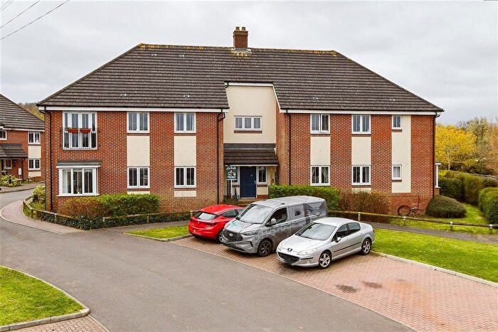2 Bedroom Flat For Sale In Scott Road, Tonbridge, Kent, TN9