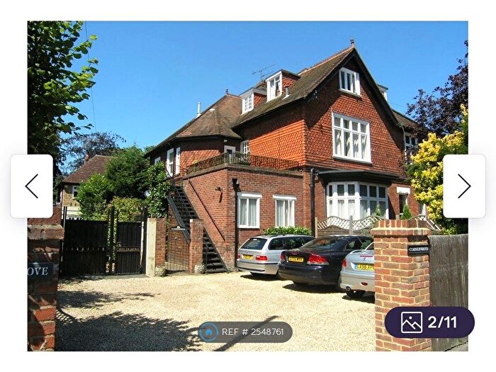 2 Bedroom Flat To Rent In Cornerways, Weybridge, KT13
