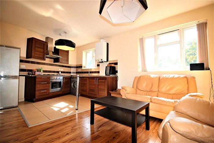 1 Bedroom Flat To Rent In Lyndhurst Drive, Leyton, E10