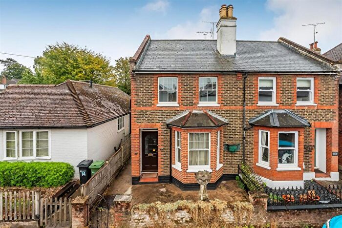 1 Bedroom Apartment For Sale In Byron Place, Leatherhead, KT22