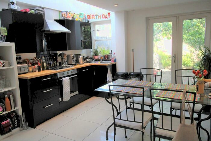 4 Bedroom Flat To Rent In Medway Road, London, E3