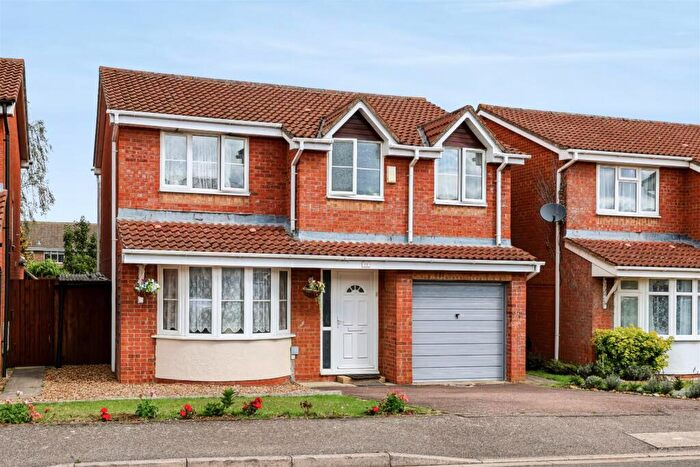4 Bedroom Detached House For Sale In Graces Close, Cranfield, Bedford, MK43