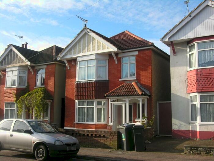 5 Bedroom House To Rent In Bedroom Detached House In Bournemouth, BH9