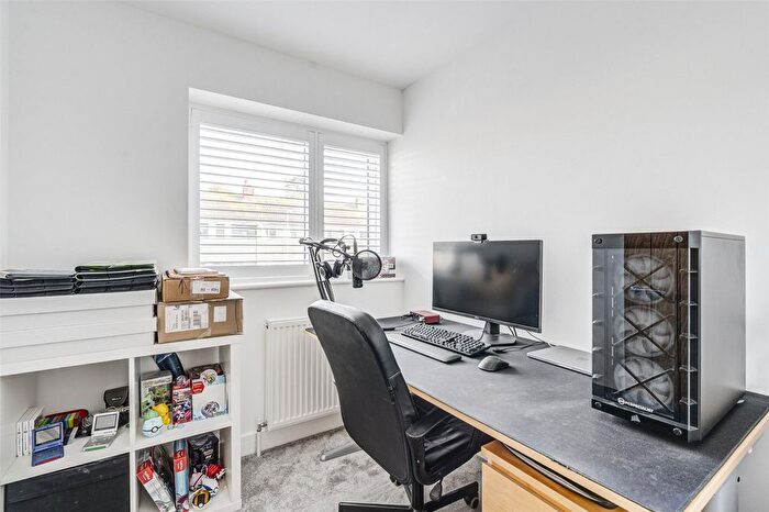 3 Bedroom End Of Terrace House For Sale In Mendip Road, Salvington, Worthing, West Sussex, BN13