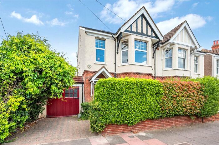 6 Bedroom Semi-Detached House For Sale In Shaftesbury Road, Beckenham, BR3