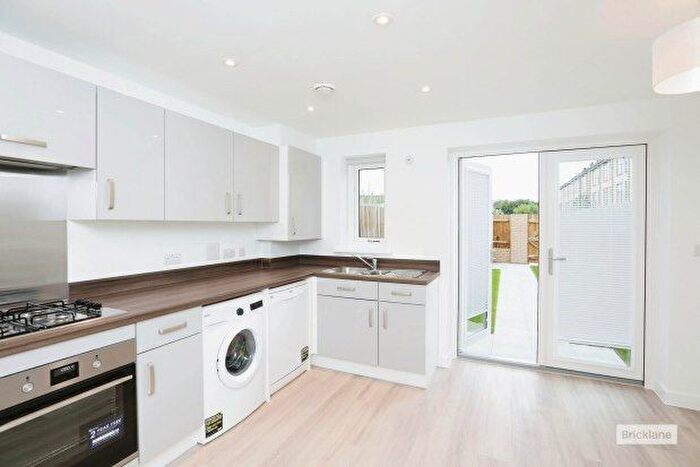 3 Bedroom Terraced House To Rent In Quarterdeck Walk, Chatham, ME4