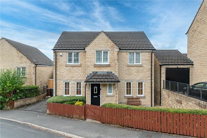 3 Bedroom Detached House For Sale In Woodsley Fold, Thornton, Bradford, West Yorkshire, BD13