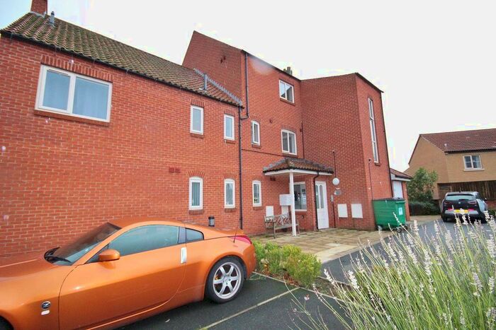 2 Bedroom Flat To Rent In Chapel House Court, Selby, YO8