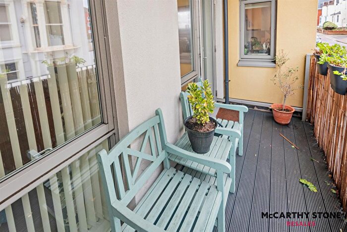 1 Bedroom Flat For Sale In South Parade, Southsea, Hampshire, PO4