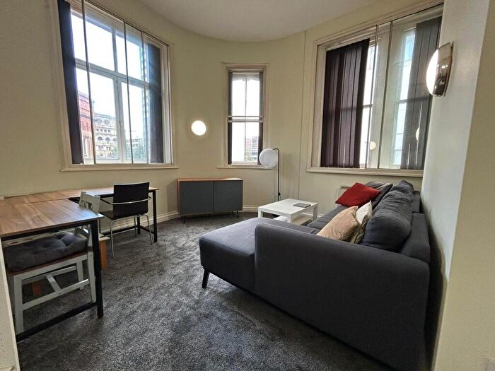 2 Bedroom Apartment To Rent In Portland Street, Manchester, M1