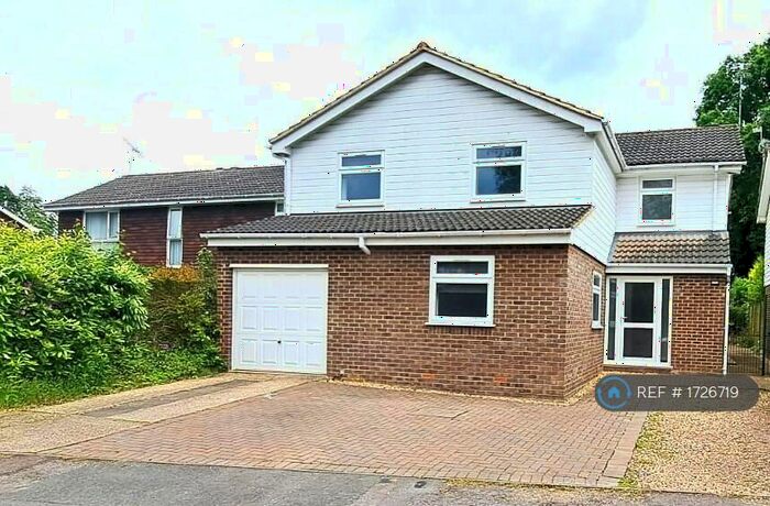 5 Bedroom Detached House To Rent In Sarum, Bracknell, RG12