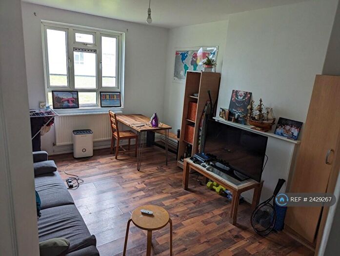 3 Bedroom Flat To Rent In Paris House, London, E2