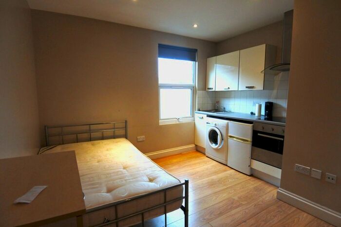 Studio To Rent In Cricklewood Lane, Cricklewood, NW2