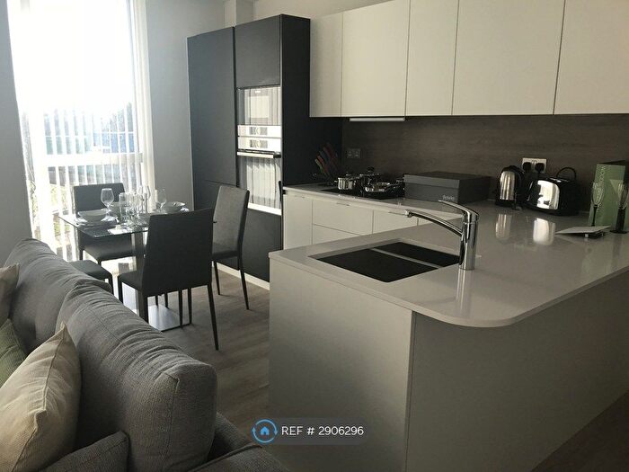 2 Bedroom Flat To Rent In The Parkhouse, London, N4