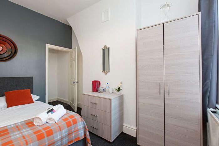 4 Bedroom Town House To Rent In Newlands Street, Stoke-On-Trent, ST4