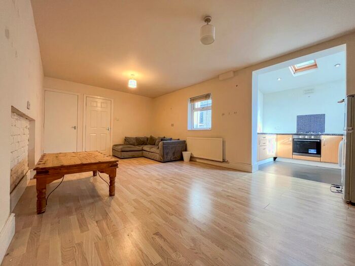 2 Bedroom Flat To Rent In Cowbridge Road East, Canton, CF11