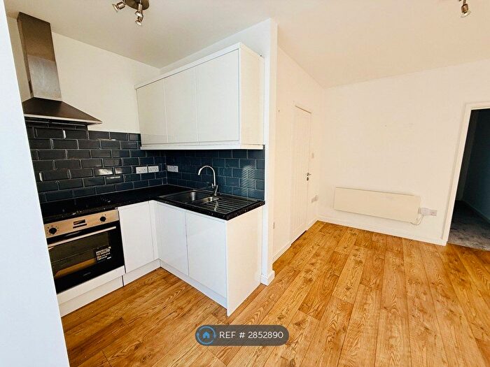 1 Bedroom Flat To Rent In Cheltenham Place, Newquay, TR7