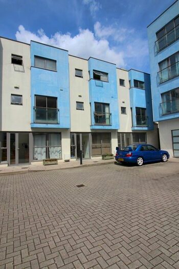 4 Bedroom Semi-Detached House To Rent In Palmers Road, London, E2