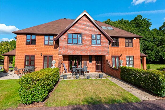 4 Bedroom Town House For Sale In Heathlands Court, Wokingham, Berkshire, RG40