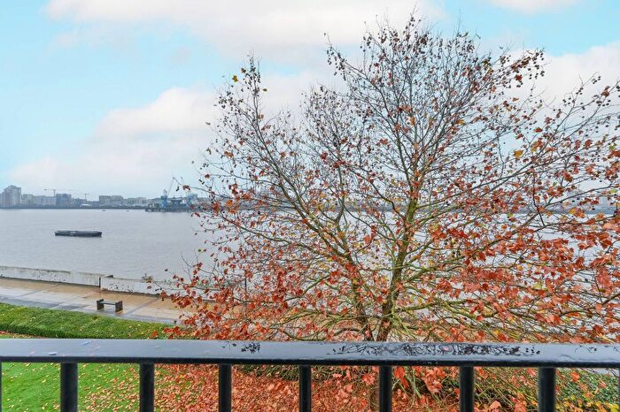 2 Bedroom Flat For Sale In Harlinger Street, Woolwich, London, SE18