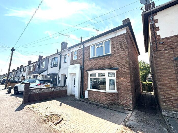 3 Bedroom End Of Terrace House For Sale In Kent Road, Dallow, Luton, Bedfordshire, LU1