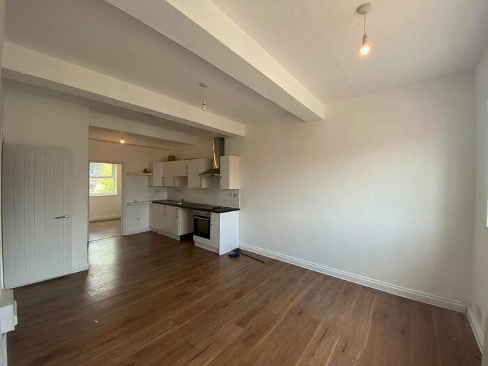 2 Bedroom Flat To Rent In St. Winifreds Road, Shirley, Southampton, SO16