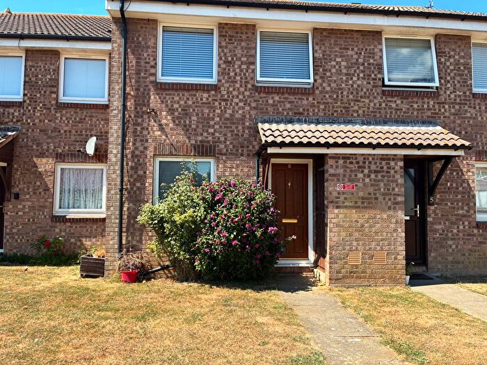1 Bedroom Flat To Rent In Lake Drive, Peacehaven, BN10
