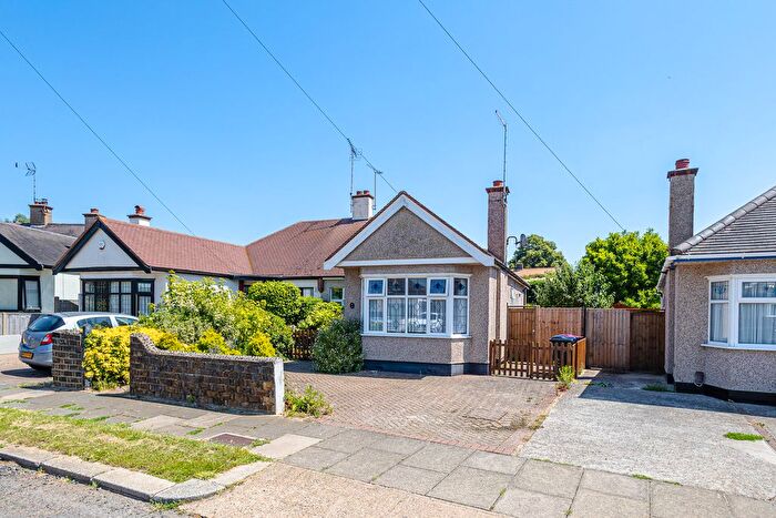3 Bedroom Semi-Detached Bungalow For Sale In Walsingham Road, Southend On Sea, SS2