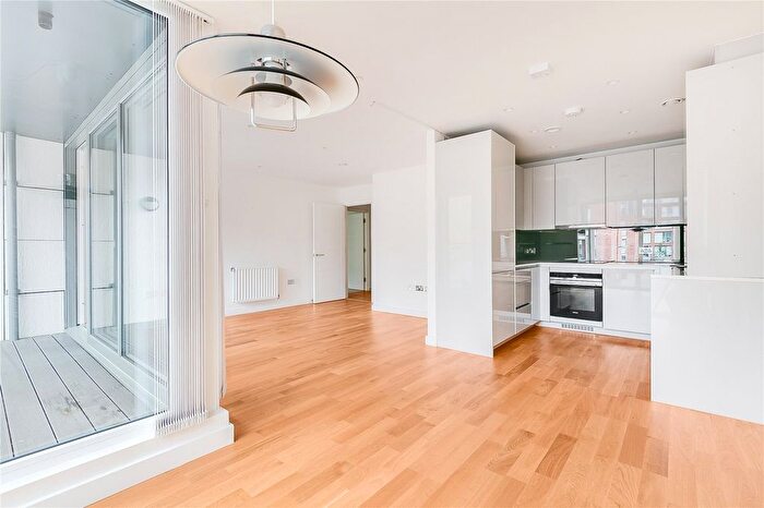 2 Bedroom Flat To Rent In Cursham Apartments, Fergusson Mews, London, SW4