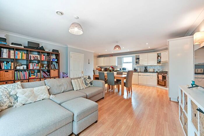 2 Bedroom Flat To Rent In Kingston Hill, Kingston, Kingston Upon Thames, KT2