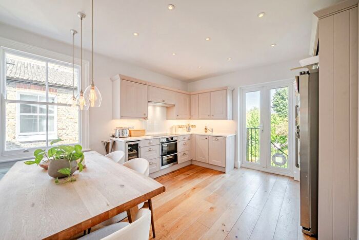 3 Bedroom Maisonette For Sale In Trinity Road, Wimbledon, London, SW19