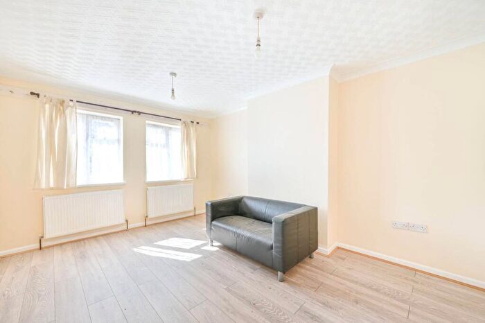 3 Bedroom Flat To Rent In Highmead Crescent, Alperton, Wembley, HA0