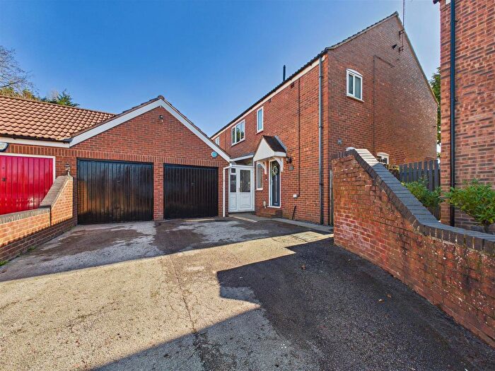5 Bedroom Detached House For Sale In The Willows, Boothferry Road, Hessle, HU13