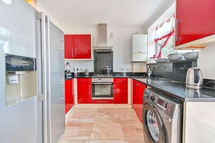 3 Bedroom Semi-Detached House For Sale In Federal Road, Perivale, Greenford, UB6