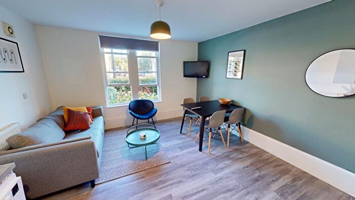 4 Bedroom Flat To Rent In , Piccadilly Place, BA1