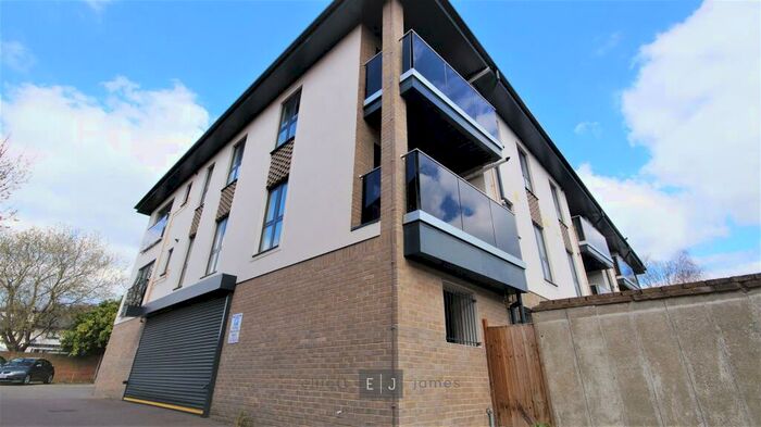 2 Bedroom Apartment To Rent In High Road, Loughton, IG10