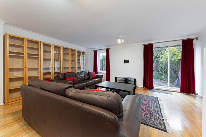 2 Bedroom Maisonette For Sale In Bowmans Mews, Hooper Square, London, E1
