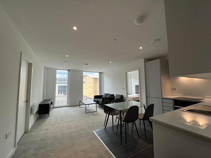 2 Bedroom Flat To Rent In Burlington Square, Boundary Lane, Manchester, M15